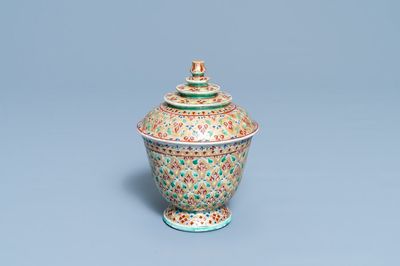 Un bol couvert en porcelaine de Chine Bencharong pour le marché thai, 19ème