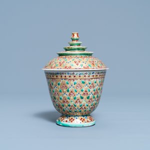 Un bol couvert en porcelaine de Chine Bencharong pour le marché thai, 19ème — photo 3