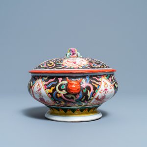 Un bol couvert en porcelaine de Chine Bencharong pour le marché thai, 19ème — photo 5