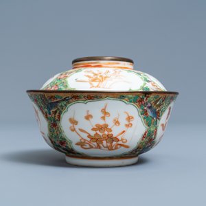 Un bol couvert en porcelaine de Chine Bencharong pour le marché thai, 19ème — photo 2