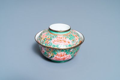 Un bol couvert en porcelaine de Chine Bencharong pour le marché thai, 19ème