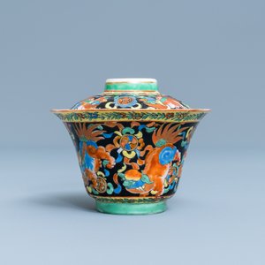 Un bol couvert en porcelaine de Chine Bencharong pour le marché thai, 19ème — photo 3