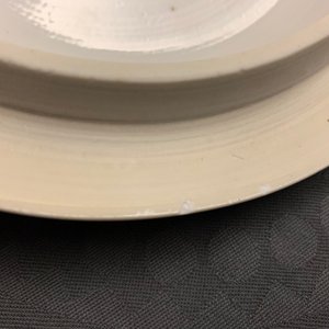 Un bol couvert en porcelaine de Chine bleu et blanc à décor d'antiquités, Kangxi — photo 9