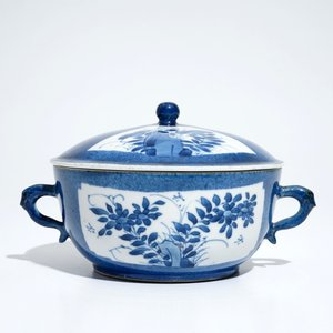Un bol couvert en porcelaine de Chine bleu poudré, Kangxi — photo 2