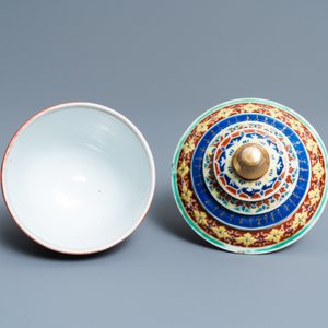 Un bol couvert en porcelaine de Chine de type 'Bencharong' pour le marché thai, 19ème — photo 5
