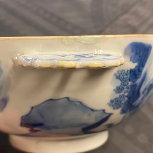 Un bol couvert en porcelaine de Chine en bleu, blanc et rouge, marque de Chenghua, Kangxi — photo 15