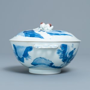 Un bol couvert en porcelaine de Chine en bleu, blanc et rouge, marque de Chenghua, Kangxi — photo 3
