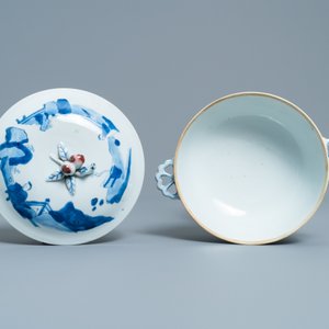 Un bol couvert en porcelaine de Chine en bleu, blanc et rouge, marque de Chenghua, Kangxi — photo 6