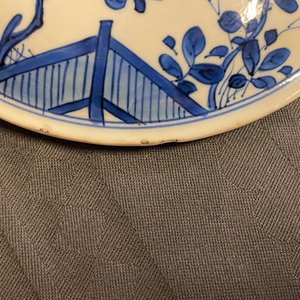 Un bol couvert en porcelaine de Chine en bleu et blanc à décor floral, Kangxi — photo 9