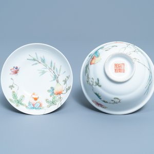 Un bol couvert en porcelaine de Chine famille rose à décor de margoses, marque de Jiaqing, République — photo 7