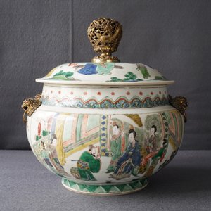 Un bol couvert en porcelaine de Chine famille verte à monture en bronze doré, Kangxi — photo 28