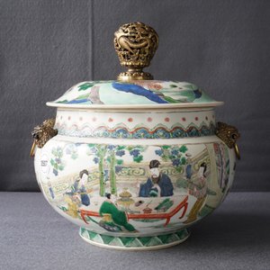 Un bol couvert en porcelaine de Chine famille verte à monture en bronze doré, Kangxi — photo 30