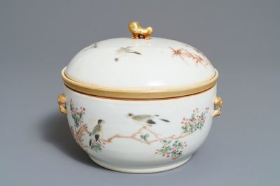 Un bol couvert en porcelaine de Chine qianjiang cai, marque de Qianlong, 19/20ème