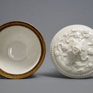 Un bol couvert en porcelaine tendre de Saint-Cloud à monture en bronze doré, France, 2ème moitié du 18ème — photo 6