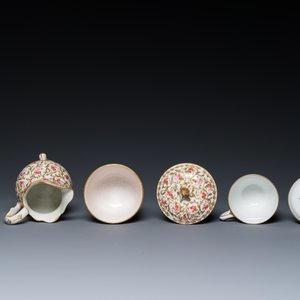 Un bol couvert et deux soucoupes en porcelaine de Meissen, une verseuse, un bol couvert et une tasse de style de Sèvres, Allemagne et France, 19/20ème — photo 8