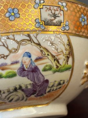 Un bol couvert et son assiette assortie en porcelaine de Chine famille rose de Canton, 19ème — photo 17
