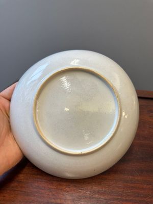 Un bol couvert et son assiette assortie en porcelaine de Chine famille rose de Canton, 19ème — photo 7