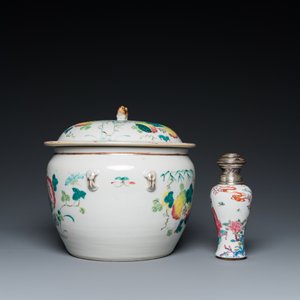 Un bol couvert et un vase en porcelaine de Chine famille rose, 19ème — photo 3