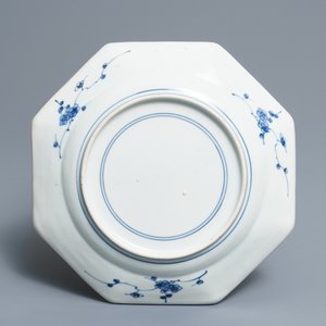 Un bol couvert sur présentoir en porcelaine Arita de Japon en bleu et blanc, Edo, 17/18ème — photo 3