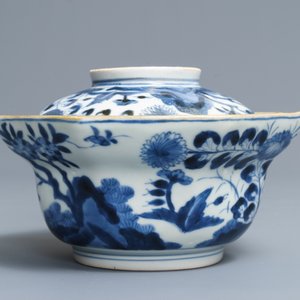 Un bol couvert sur présentoir en porcelaine Arita de Japon en bleu et blanc, Edo, 17/18ème — photo 6