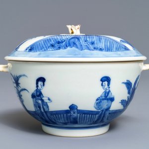 Un bol couvert sur présentoir en porcelaine de Chine bleu et blanc, marque de Chenghua, Kangxi — photo 7