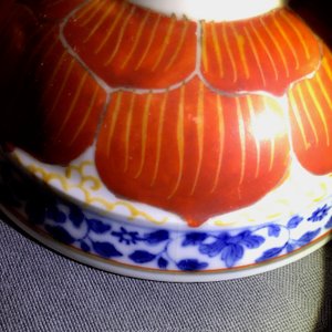Un bol couvert sur présentoir en porcelaine de Chine, Qianlong/Jiaqing — photo 19