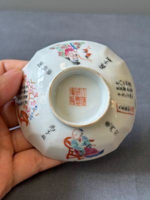 Un bol couvert, une coupe et quatre couvercles en porcelaine de Chine famille rose à décor 'Wu Shuang Pu', Daoguang/Xianfeng — photo 29