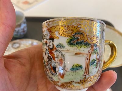 Un bol couvert, une soucoupe et deux tasses en porcelaine de Chine famille rose à décor d'une scène de chasse, Qianlong — photo 11