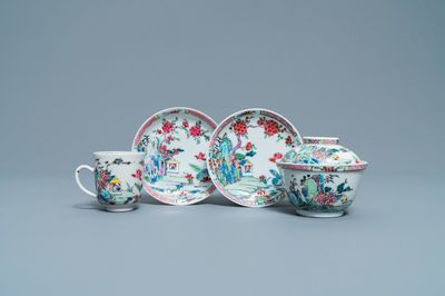Un bol couvert, une tasse et deux soucoupes en porcelaine de Chine famille rose, Yongzheng