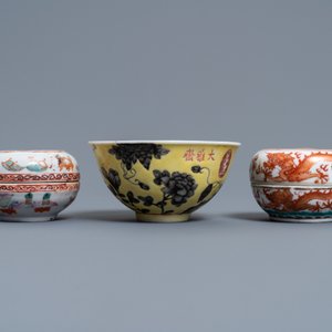 Un bol Dayazhai et deux boîtes à pâte en porcelaine de Chine, 19ème — photo 7