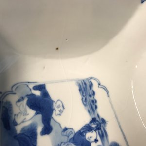 Un bol de forme carré en porcelaine de Chine bleu et blanc, marque de Chenghua, Kangxi — photo 17