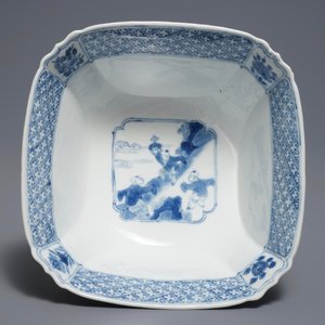 Un bol de forme carré en porcelaine de Chine bleu et blanc, marque de Chenghua, Kangxi — photo 6