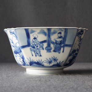 Un bol de forme carré en porcelaine de Chine en bleu et blanc, marque de Chenghua, Kangxi — photo 8