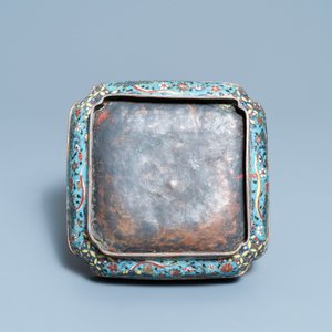 Un bol de forme carrée en émaux cloisonnés, Chine, Ming — photo 7