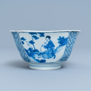 Un bol de forme carrée en porcelaine de Chine en bleu et blanc, marque de Chenghua, Kangxi — photo 4