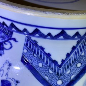 Un bol de taille exceptionelle en porcelaine de Chine en bleu et blanc, Kangxi — photo 24