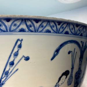 Un bol de taille exceptionelle en porcelaine de Chine en bleu et blanc, Kangxi — photo 37