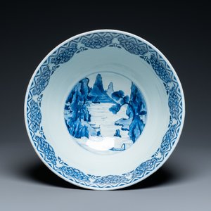 Un bol de taille exceptionelle en porcelaine de Chine en bleu et blanc, Kangxi — photo 6