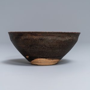 Un bol de type Jizhou en grès émaillé à décor de phénix, Song/Yuan — photo 3