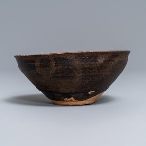 Un bol de type Jizhou en grès émaillé à décor de phénix, Song/Yuan — photo 4