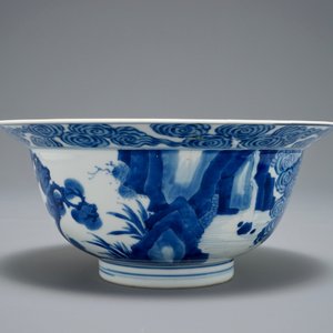 Un bol de type klapmuts en porcelaine de Chine bleu et blanc, marque de Chenghua, Kangxi — photo 5