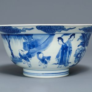 Un bol de type klapmuts en porcelaine de Chine bleu et blanc, marque de Chenghua, Kangxi — photo 2