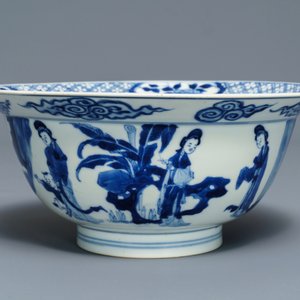 Un bol de type klapmuts en porcelaine de Chine bleu et blanc, marque de Chenghua, Kangxi — photo 2