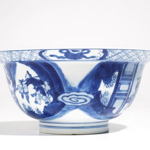 Un bol de type klapmuts en porcelaine de Chine bleu et blanc, marque de Chenghua, Kangxi — photo 4