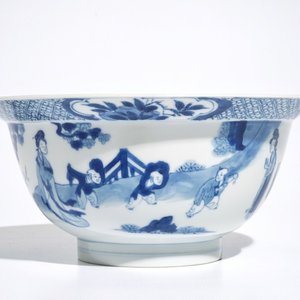 Un bol de type klapmuts en porcelaine de Chine bleu et blanc, marque de Xuande, Kangxi — photo 1