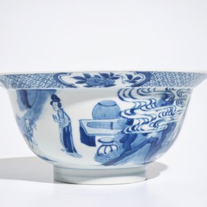 Un bol de type klapmuts en porcelaine de Chine bleu et blanc, marque de Xuande, Kangxi — photo 4