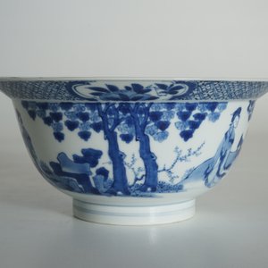 Un bol de type klapmuts en porcelaine de Chine bleu et blanc, marque de Xuande, Kangxi — photo 9