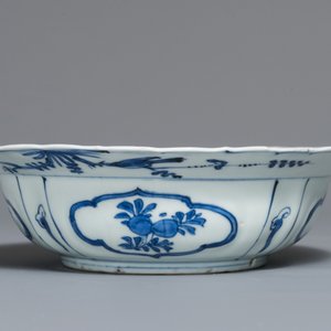 Un bol de type klapmuts en porcelaine de Chine bleu et blanc, Wanli — photo 6
