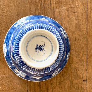 Un bol de type klapmuts en porcelaine de Chine en bleu et blanc, Kangxi — photo 18