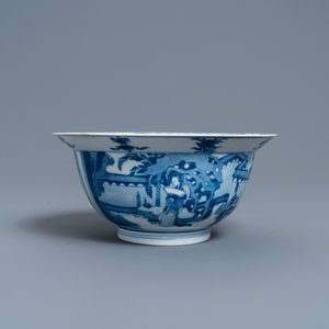 Un bol de type 'klapmuts' en porcelaine de Chine en bleu et blanc, marque de Chenghua, Kangxi — photo 3